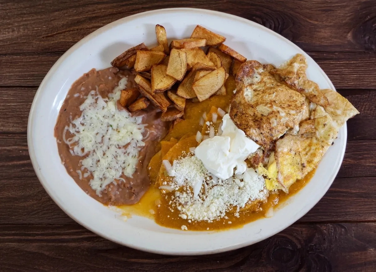 🌮 Chilaquiles with Eggs