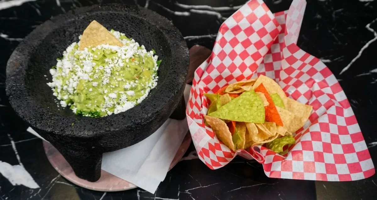 🥑 Chips & Guacamole